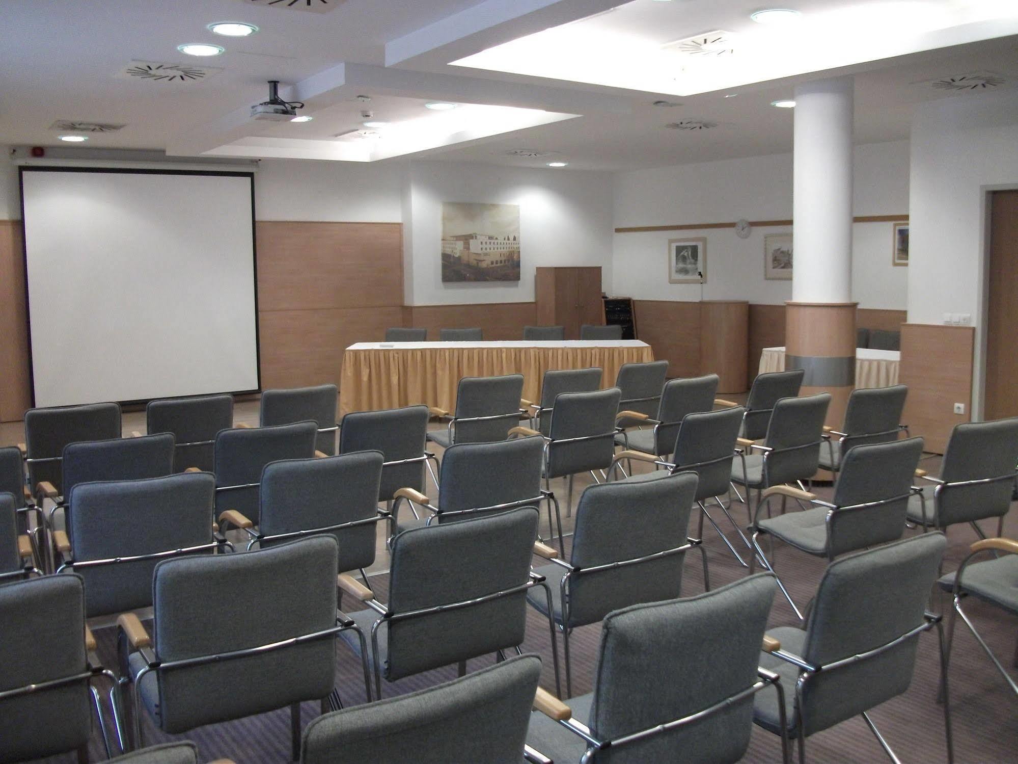 Famulus Kollégium Győr Exterior foto