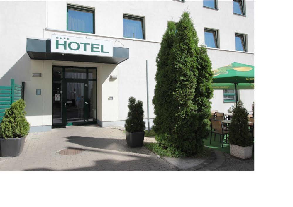 Famulus Kollégium Győr Exterior foto